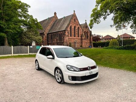 VOLKSWAGEN GOLF 2.0 TSI GTI