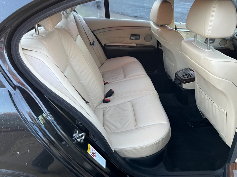 BMW 7 SERIES