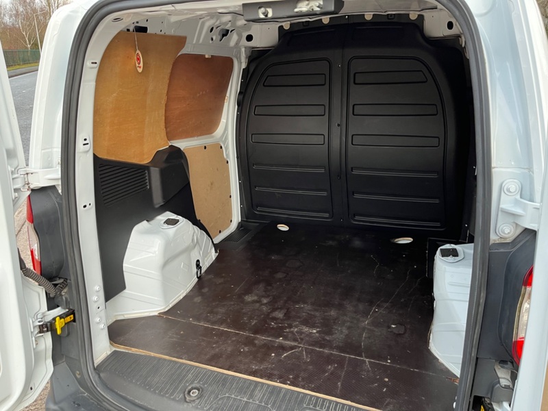 FORD TRANSIT COURIER