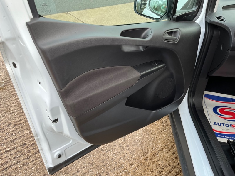 FORD TRANSIT COURIER