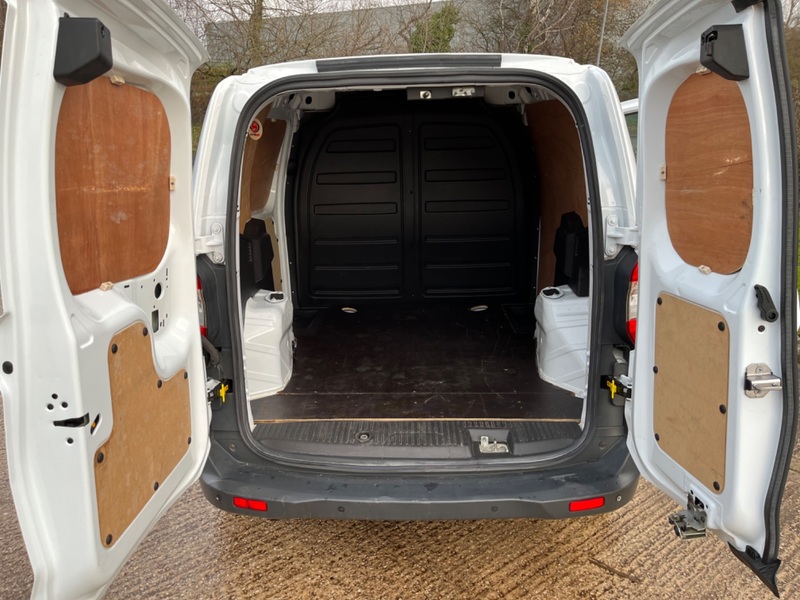FORD TRANSIT COURIER