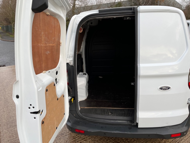 FORD TRANSIT COURIER