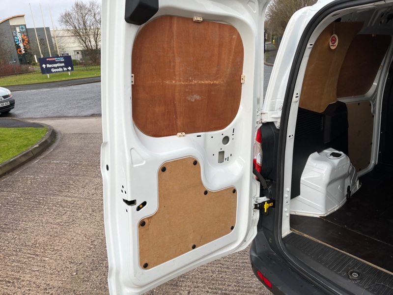 FORD TRANSIT COURIER