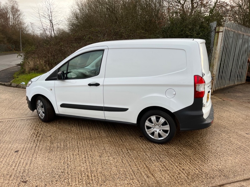 FORD TRANSIT COURIER