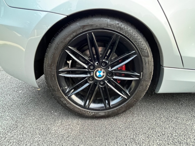 BMW 1 SERIES